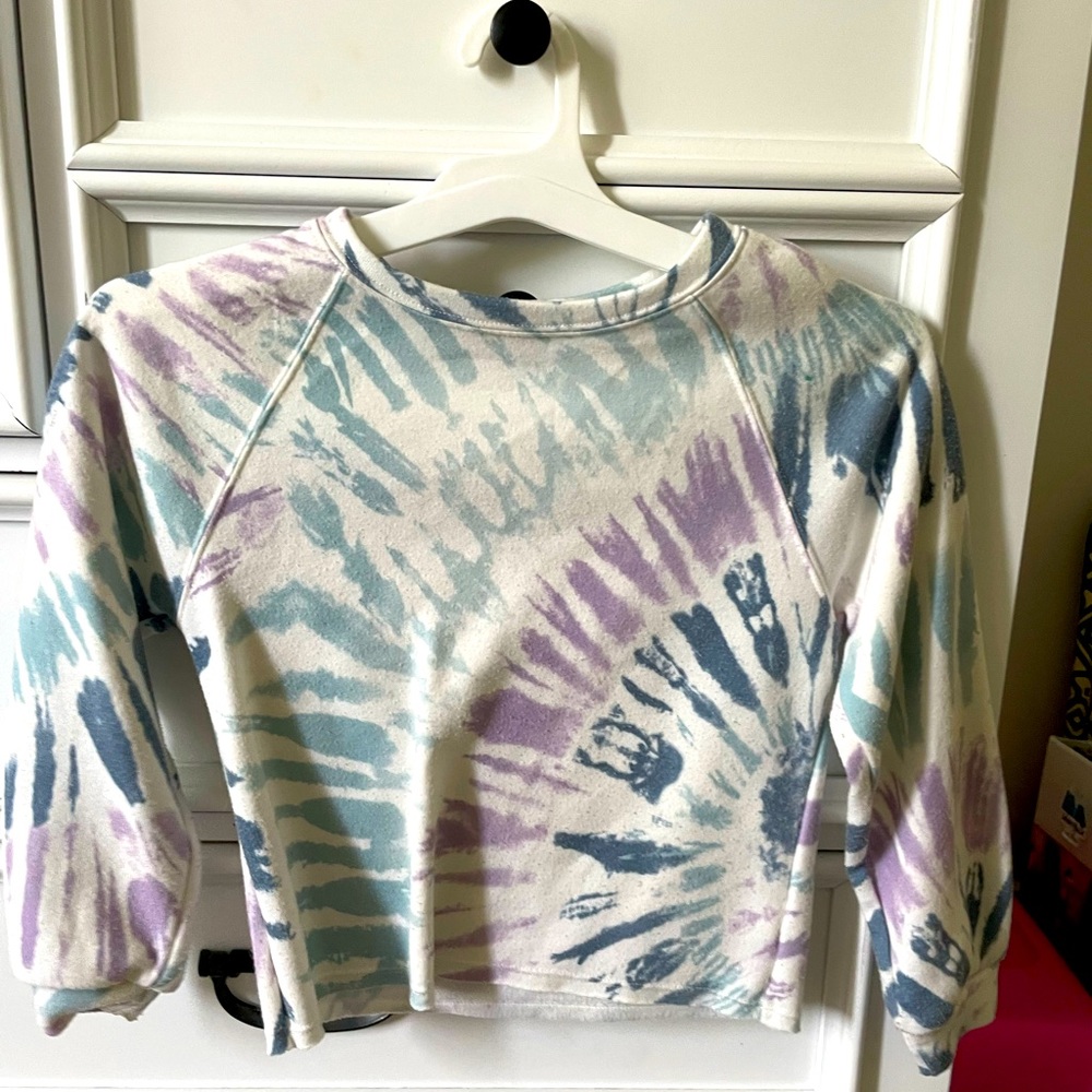 A cute sweat shirt fluffy in the inside